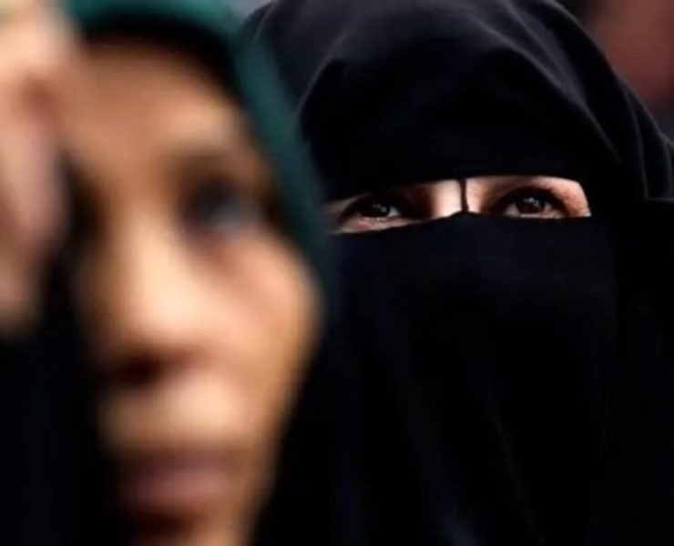 Irán suspende el uso obligatorio del hiyab