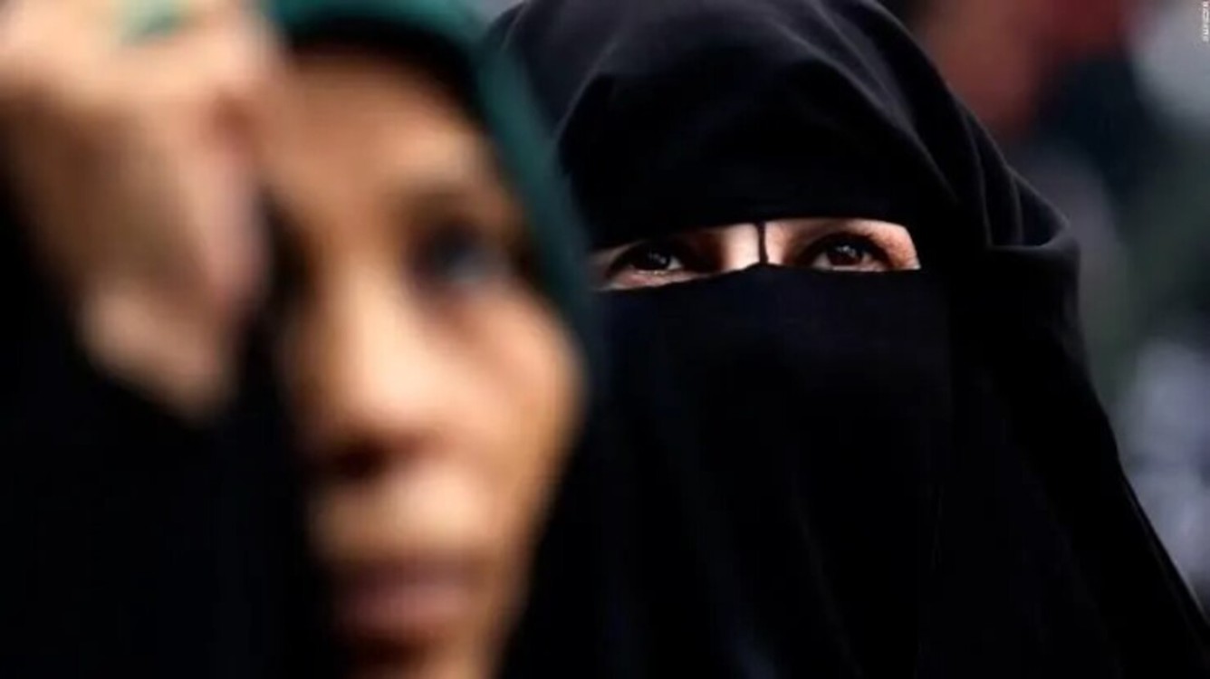 Irán suspende el uso obligatorio del hiyab