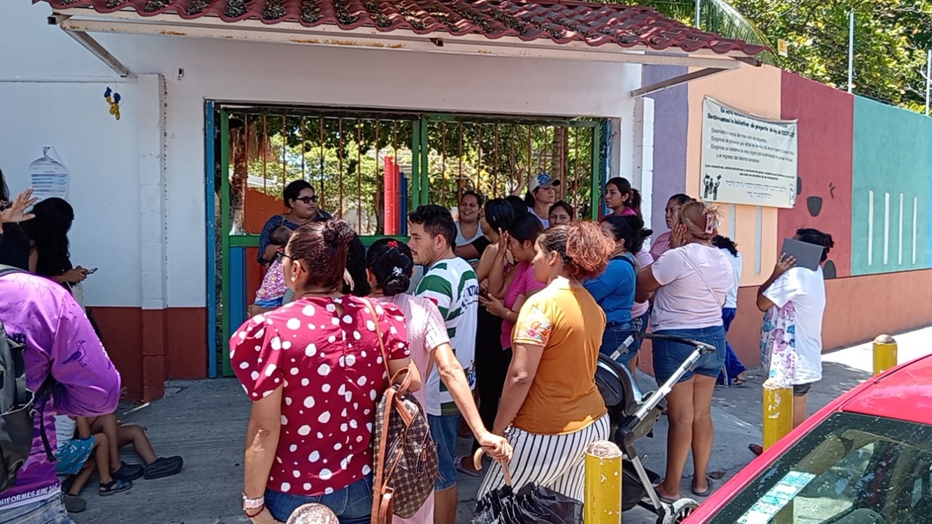 Personal de Seduc intimida a padres de familia del Jardín de Niños Esther Rodríguez Meza