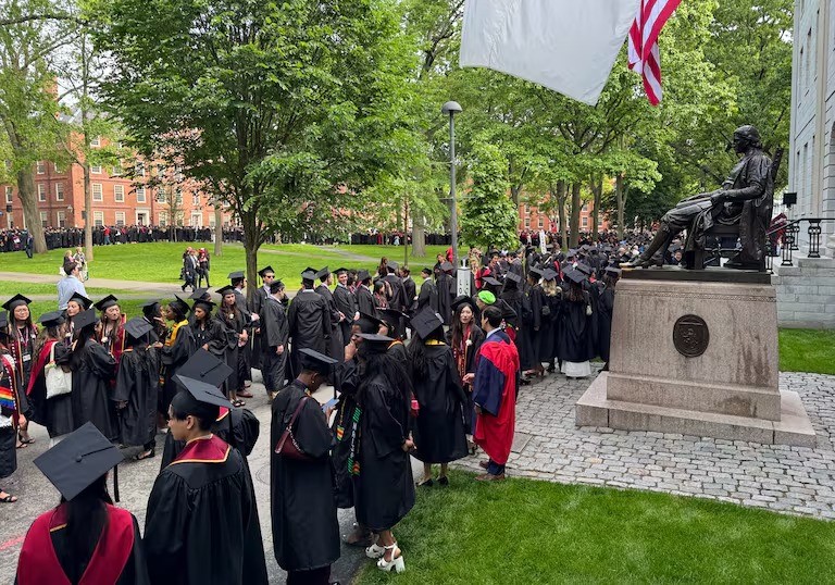 ¡Impactante! Jueza detiene veto de Trump a estudiantes extranjeros de Harvard