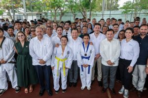 Autoridades estatales y representantes del sector privado firman convenios para fortalecer la educación técnica y vincular a estudiantes con el mercado laboral.
