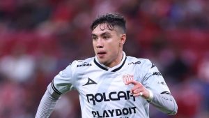El lateral derecho y canterano del América, Emilio Lara tuvo dos errores que costaron goles en contra de la Selección Mexicana.