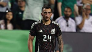 El tiempo que Luis Chávez estará fuera de las canchas es de 6 a 8 meses.