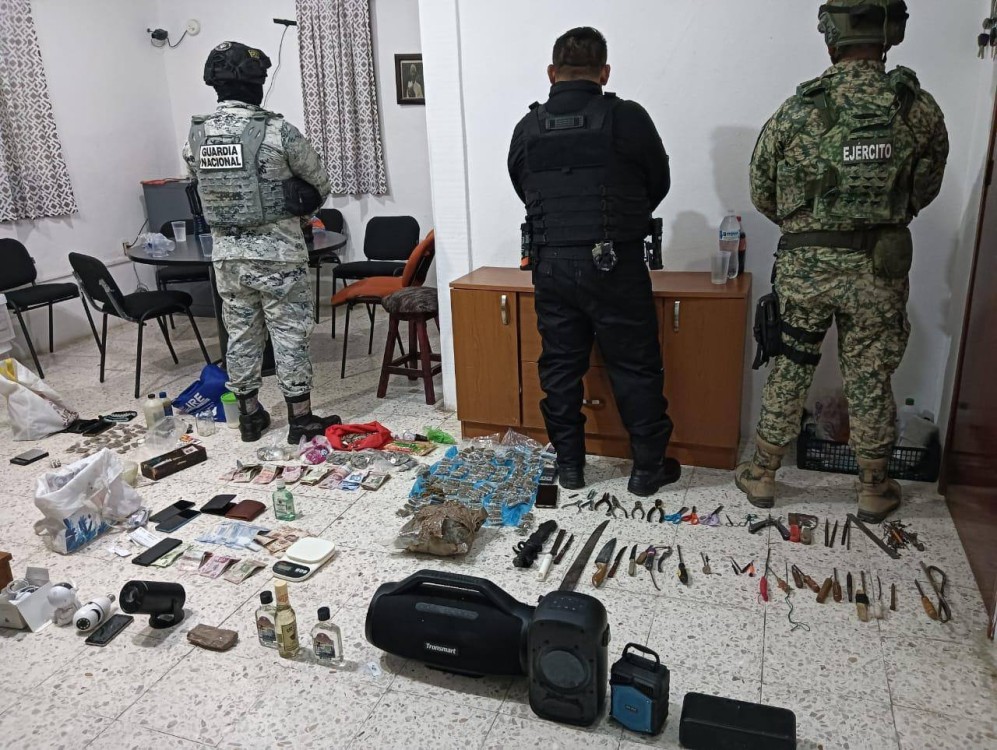 Decomisan armas, droga, cervezas y celulares en el Cereso de Ciudad del Carmen