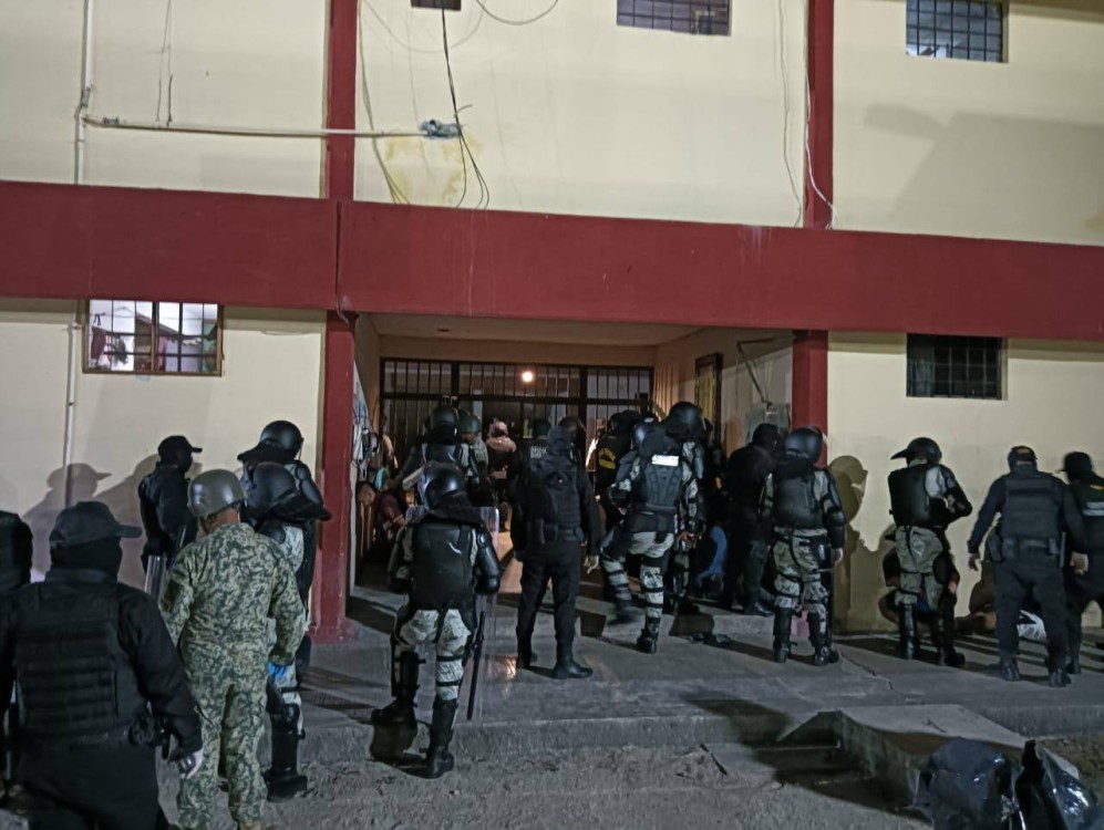 Decomisan armas, droga, cervezas y celulares en el Cereso de Ciudad del Carmen