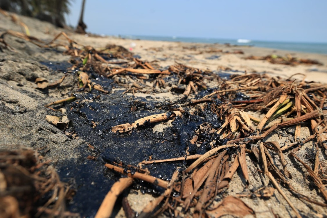 Pemex compensará con combustible a pescadores afectados por derrame en Tabasco