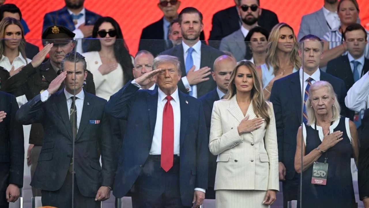 Protestas contra Trump opacaron la celebración oficial