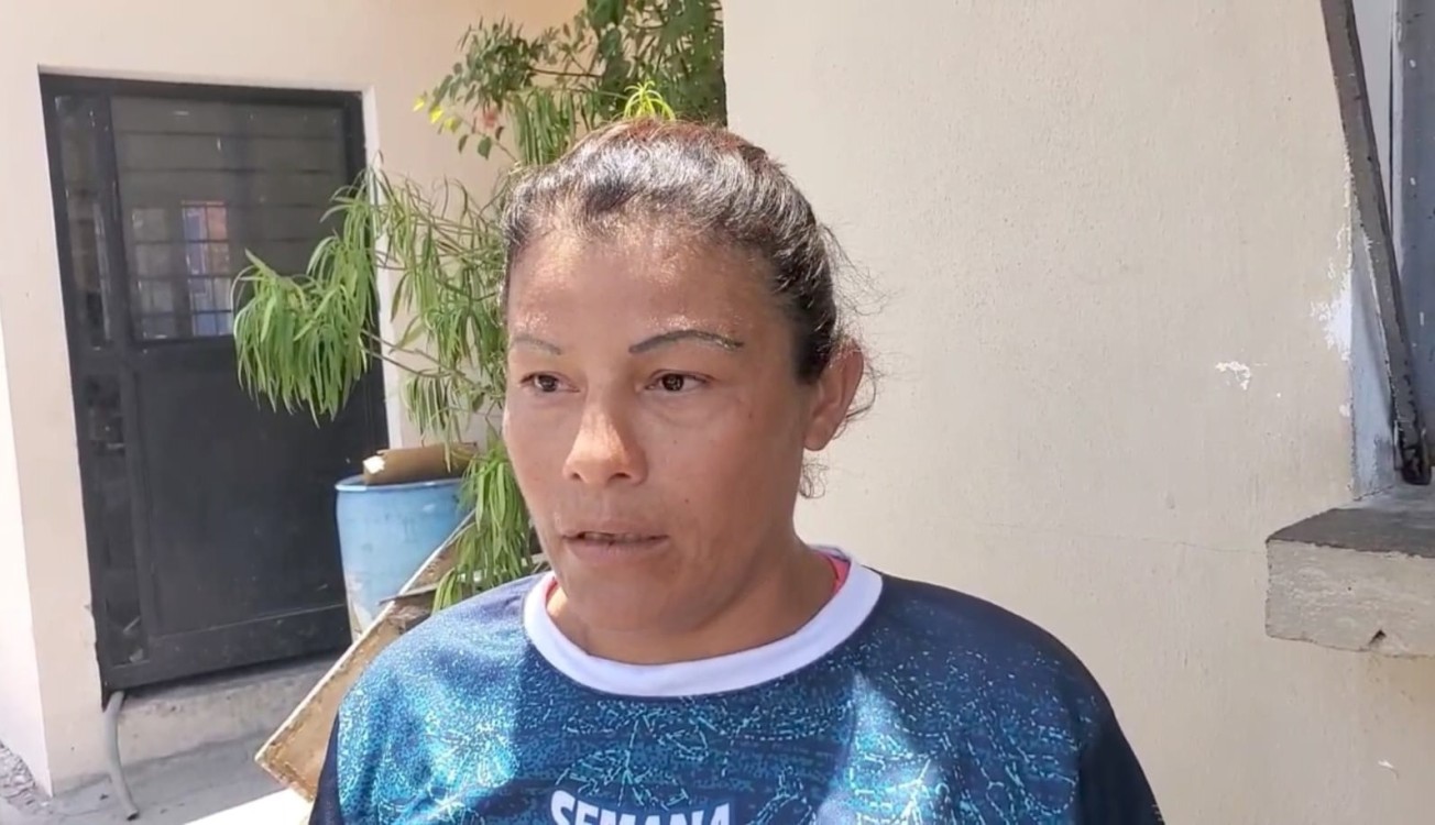Se manifiestan vecinos de la Benito Juárez a fuera de la CFE