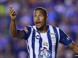 Salomón Rondón tuvo tres claras de gol frente al arco del Salzburg, pero el arquero y el travesaño evitó que mandará el esférico a las redes.