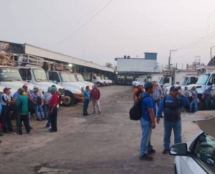 Protestan trabajadores de limpia en Centro