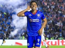 Con los dos goles que anoto ayer, el delantero mexicano Ángel ``cuate´´ Sepúlveda, reafirmó su valor como el jugador más importante de la máquina, en el presente semestre.