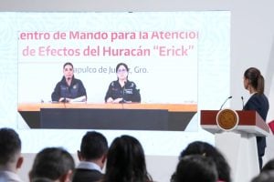 Sheinbaum coordina estrategia preventiva ante inminente impacto del huracán Erick junto a autoridades de Oaxaca y Guerrero.