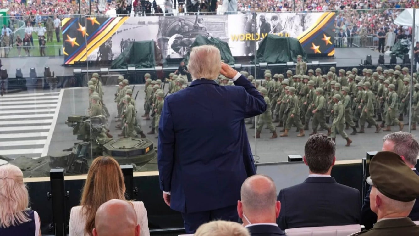 Trump celebra su cumpleaños con desfile militar