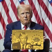 Trump lanza sitio web que ofrece visas doradas a millonarios