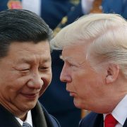 Trump y Xi Jinping dialogan por teléfono en plena tensión comercial
