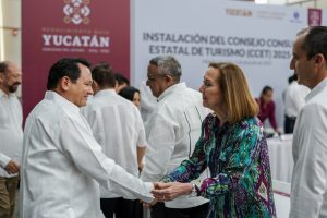 Joaquín Díaz Mena durante la instalación del Consejo Consultivo Estatal de Turismo, reafirmando que Yucatán consolida su transformación turística con un modelo sostenible e incluyente.