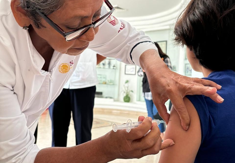 Vacunarán al personal de prestadores de servicios contra sarampión y tos ferina