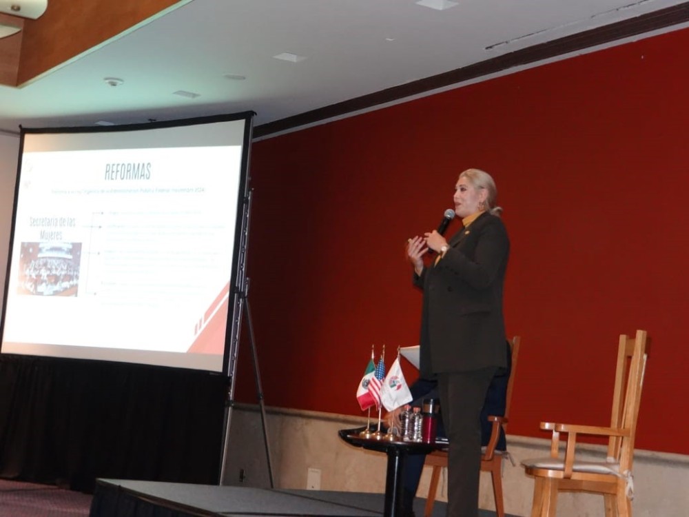 Verónica Camino participa en foro “Estructura, Competencia y Facultades de la Nueva Administración Pública Federal”