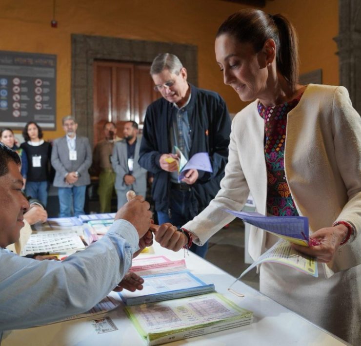 Sheinbaum encabeza jornada histórica con voto en inédita elección judicial: “Viva la democracia”