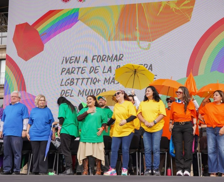 La Ciudad de México se pinta de orgullo: Zócalo se convierte en símbolo global de paz y diversidad