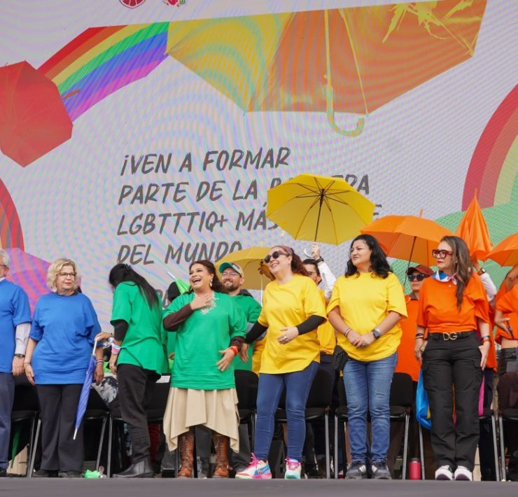 La Ciudad de México se pinta de orgullo: Zócalo se convierte en símbolo global de paz y diversidad