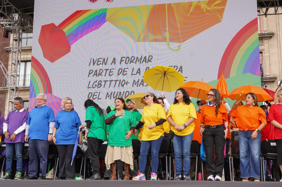 La Ciudad de México se pinta de orgullo: Zócalo se convierte en símbolo global de paz y diversidad