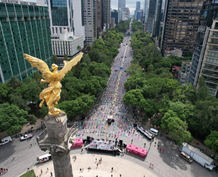 Paseo de la Reforma se convierte en tapete de unión y cultura con la Clase Masiva de Yoga por la Paz