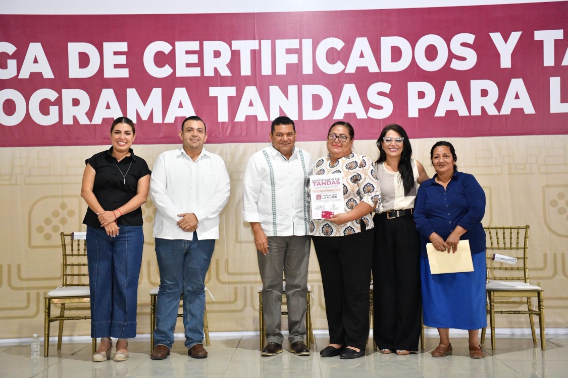 entregan certificados y tarjetas 