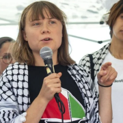 Greta Thunberg acusa a Israel de hostigamiento con drones