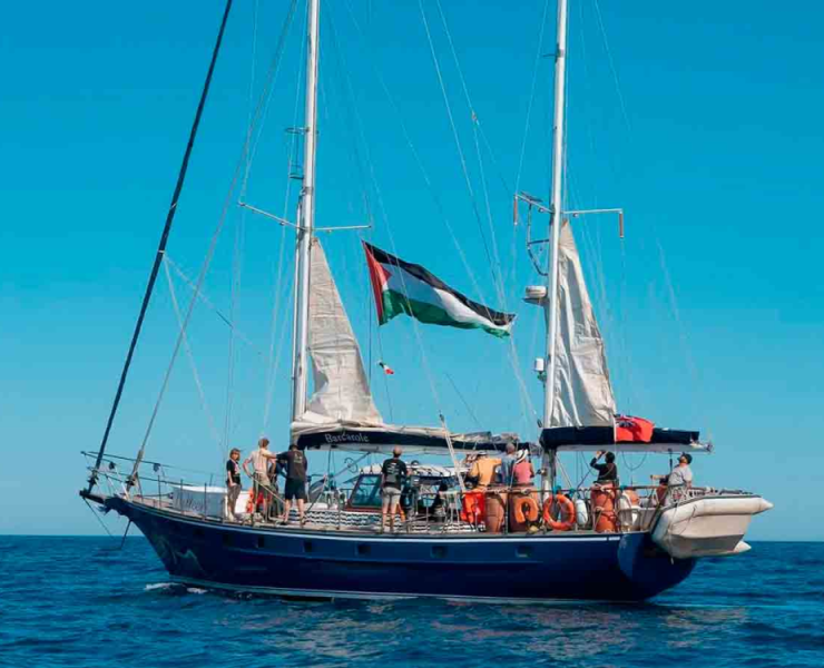 Israel bloquea barco con ayuda humanitaria