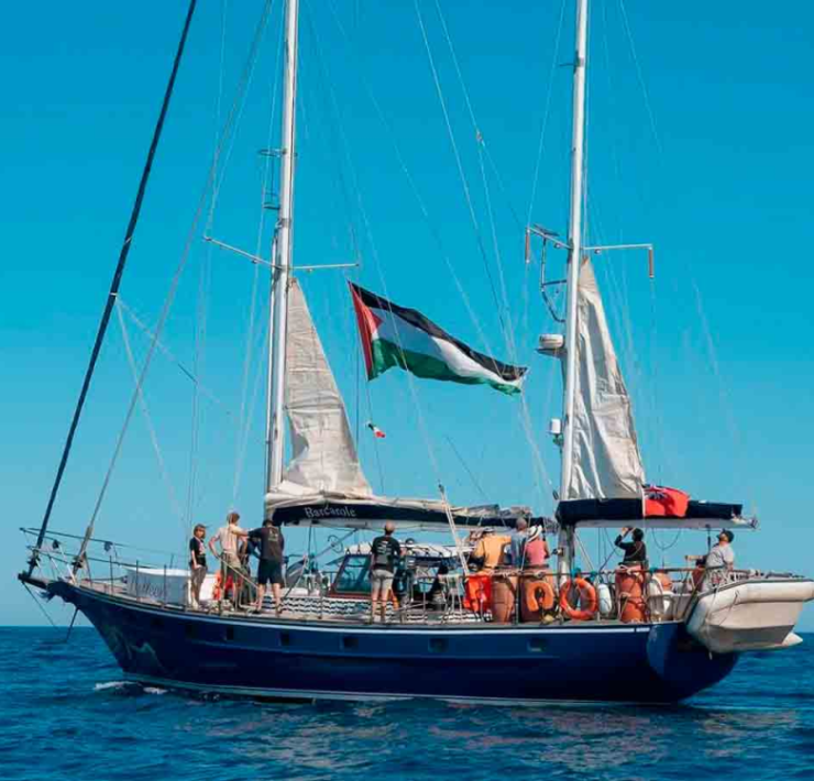 Israel bloquea barco con ayuda humanitaria