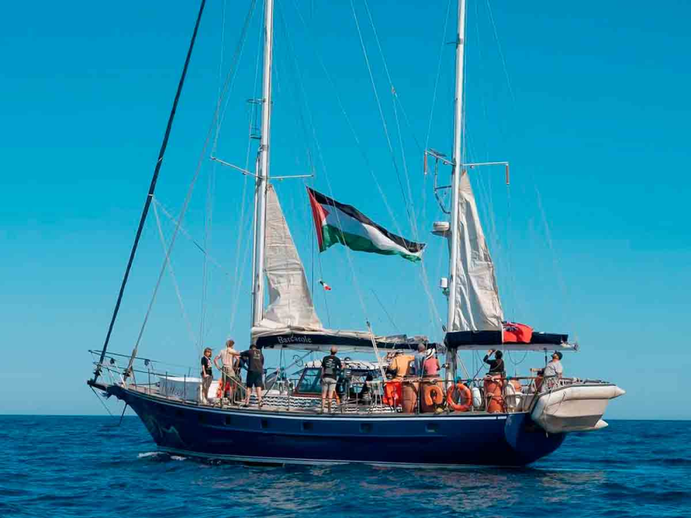 Israel bloquea barco con ayuda humanitaria