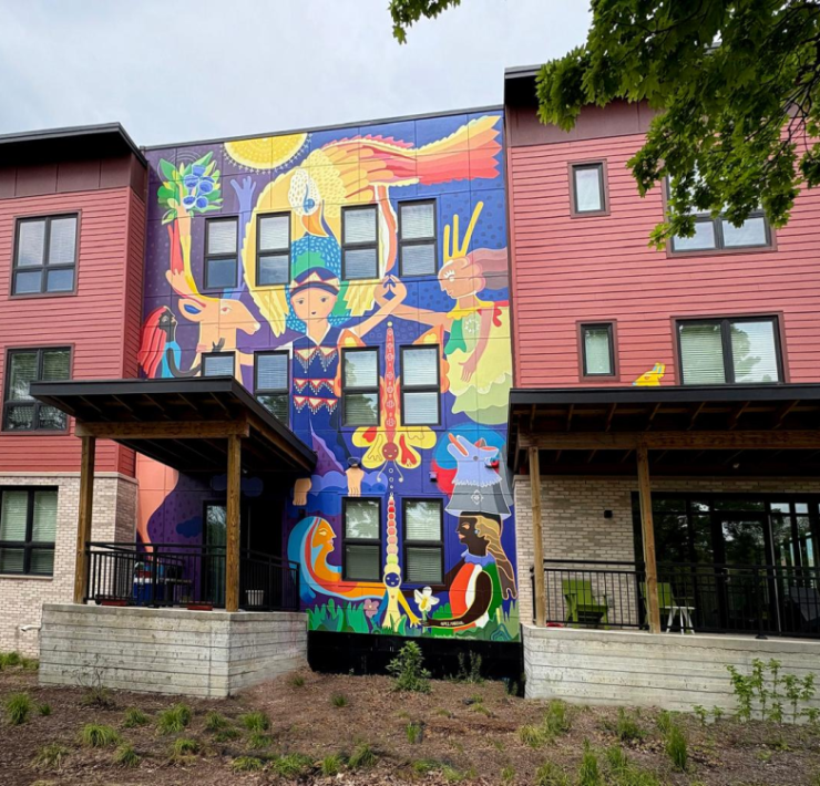 Artista cancunense realiza mural comunitario en EE.UU.