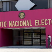 feministas protestan en el INE