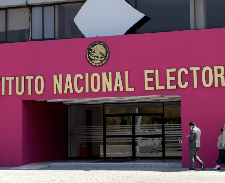 feministas protestan en el INE