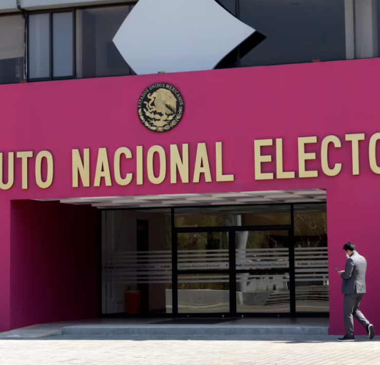 feministas protestan en el INE