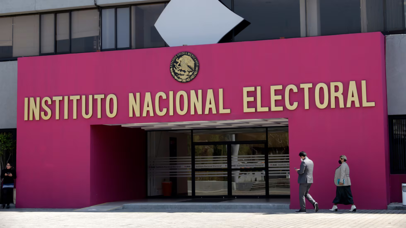 feministas protestan en el INE