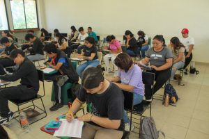 Jóvenes provenientes de distintos municipios presentaron el EXANI-II