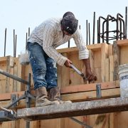 Crisis golpea fuertemente al sector obrero de la construcción