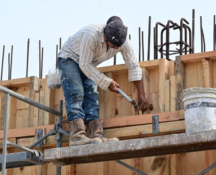 Crisis golpea fuertemente al sector obrero de la construcción