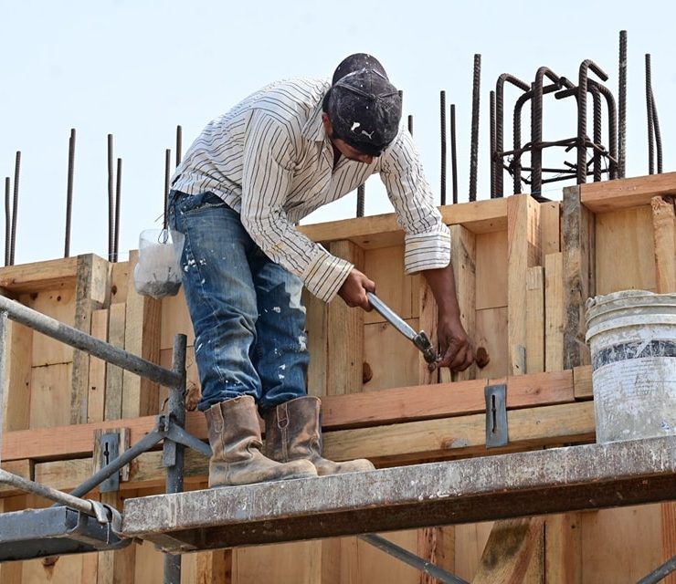 Crisis golpea fuertemente al sector obrero de la construcción