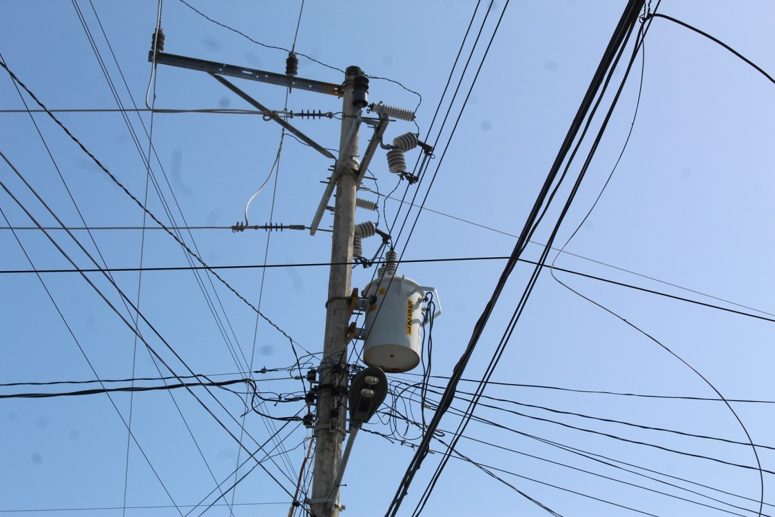 Avance de un 40% de mantenimiento de línea eléctrica en la Península de Atasta