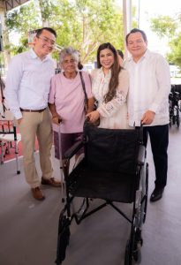 El Gobernador Joaquín Díaz Mena y la Mtra. Wendy Méndez Naal entregan aparatos funcionales que impulsan la autonomía de las personas con discapacidad en Yucatán.