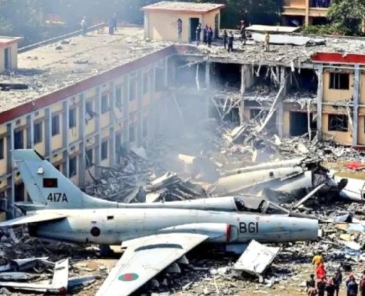 Avión militar se estrella contra escuela en Bangladesh