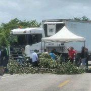 Continúa bloqueo en la carretera de la Península de Atasta