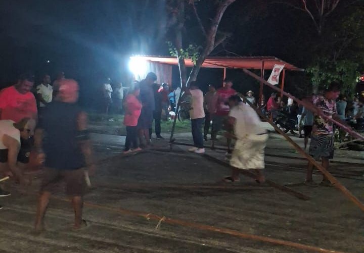 Bloqueo carretero de Atasta con más de 60 horas