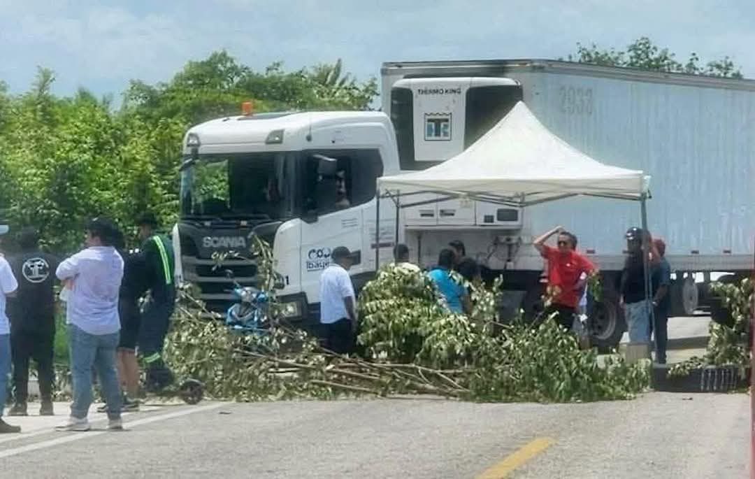 Bloqueo carretero de Atasta con más de 60 horas