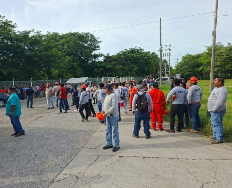 Bloquean Planta de Nitrógeno por trabajadores