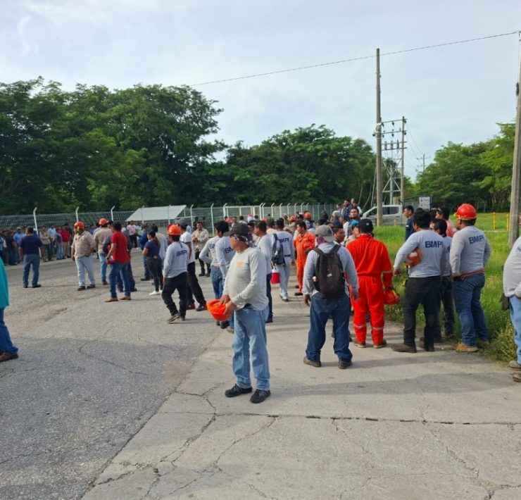 Bloquean Planta de Nitrógeno por trabajadores