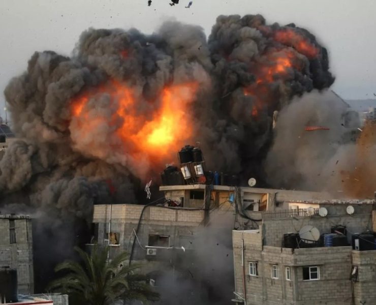 Bombardeos israelíes nocturnos dejan al menos 30 muertos en Gaza